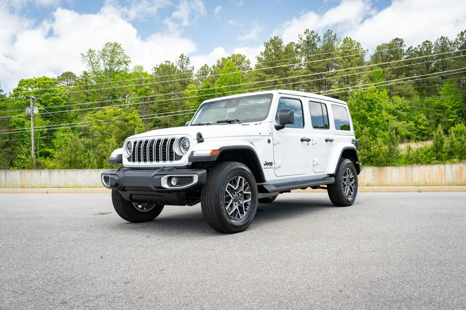 New 2026 Bright White Clear-Coat Exterior Paint Jeep Sahara image 3