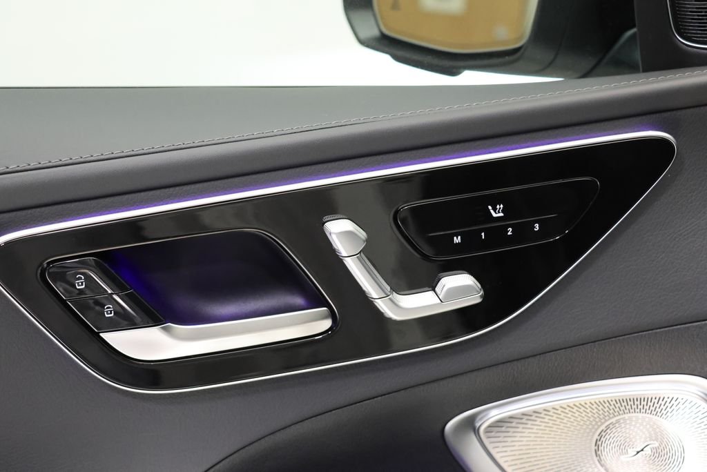 New 2026 MANUFAKTUR Moonlight White Metallic Mercedes-Benz C 300 image 33