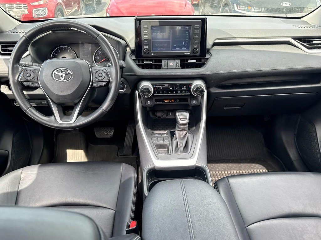 Used 2020 Silver Toyota XLE Premium image 12