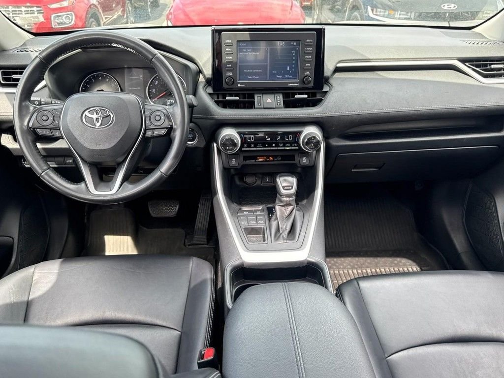 Used 2020 Silver Toyota XLE Premium image 12
