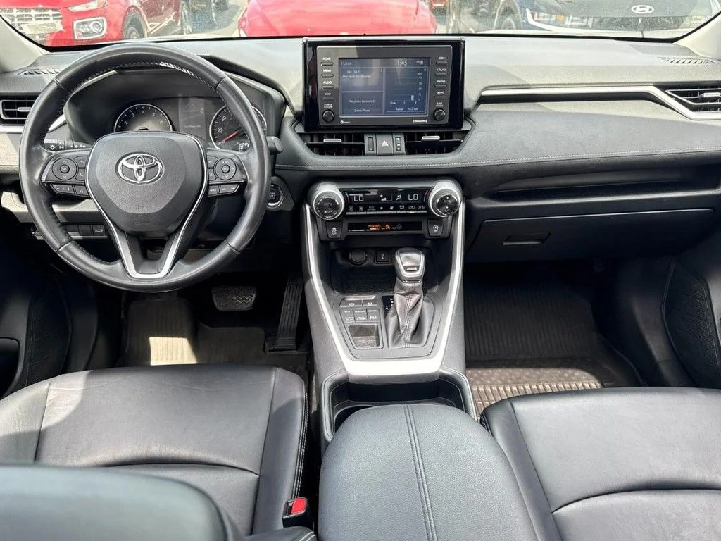 Used 2020 Silver Toyota XLE Premium image 12