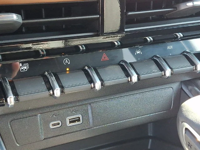New 2026 Sterling Metallic GMC AT4 image 18