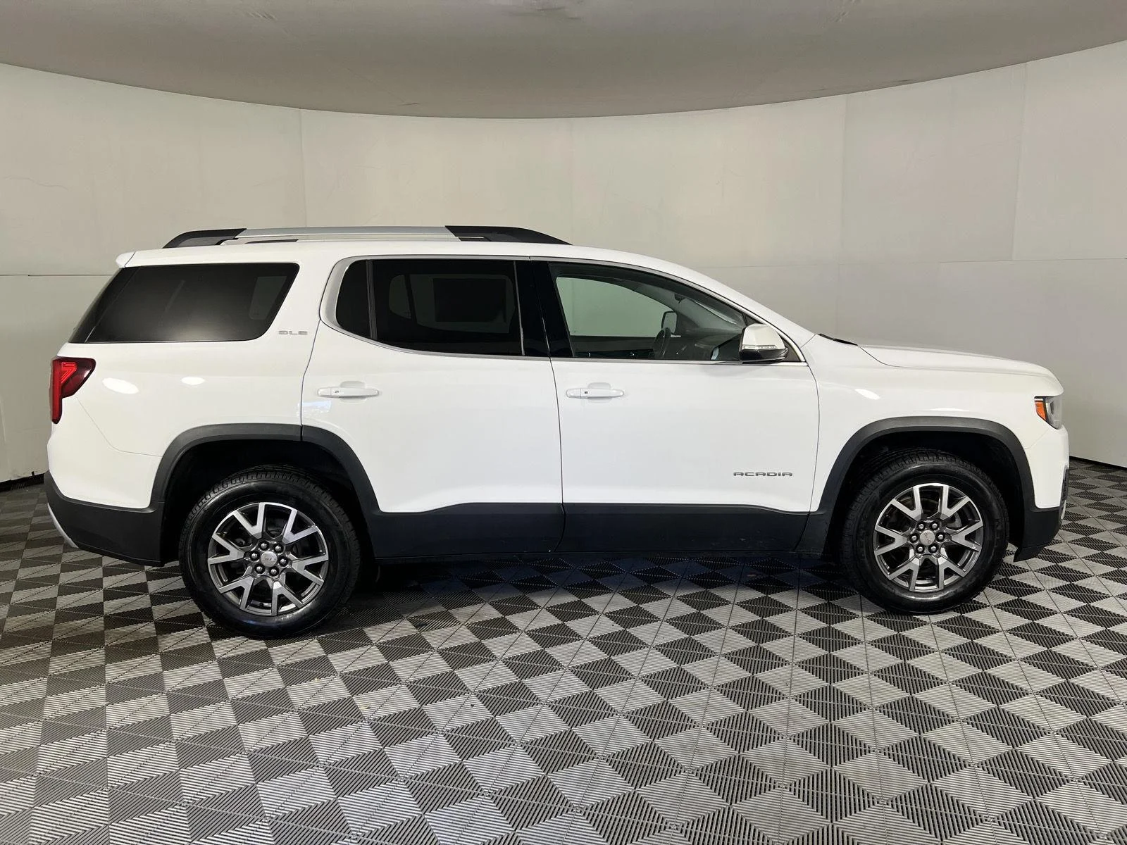 Used 2020 SUMMIT WHITE GMC SLE image 8