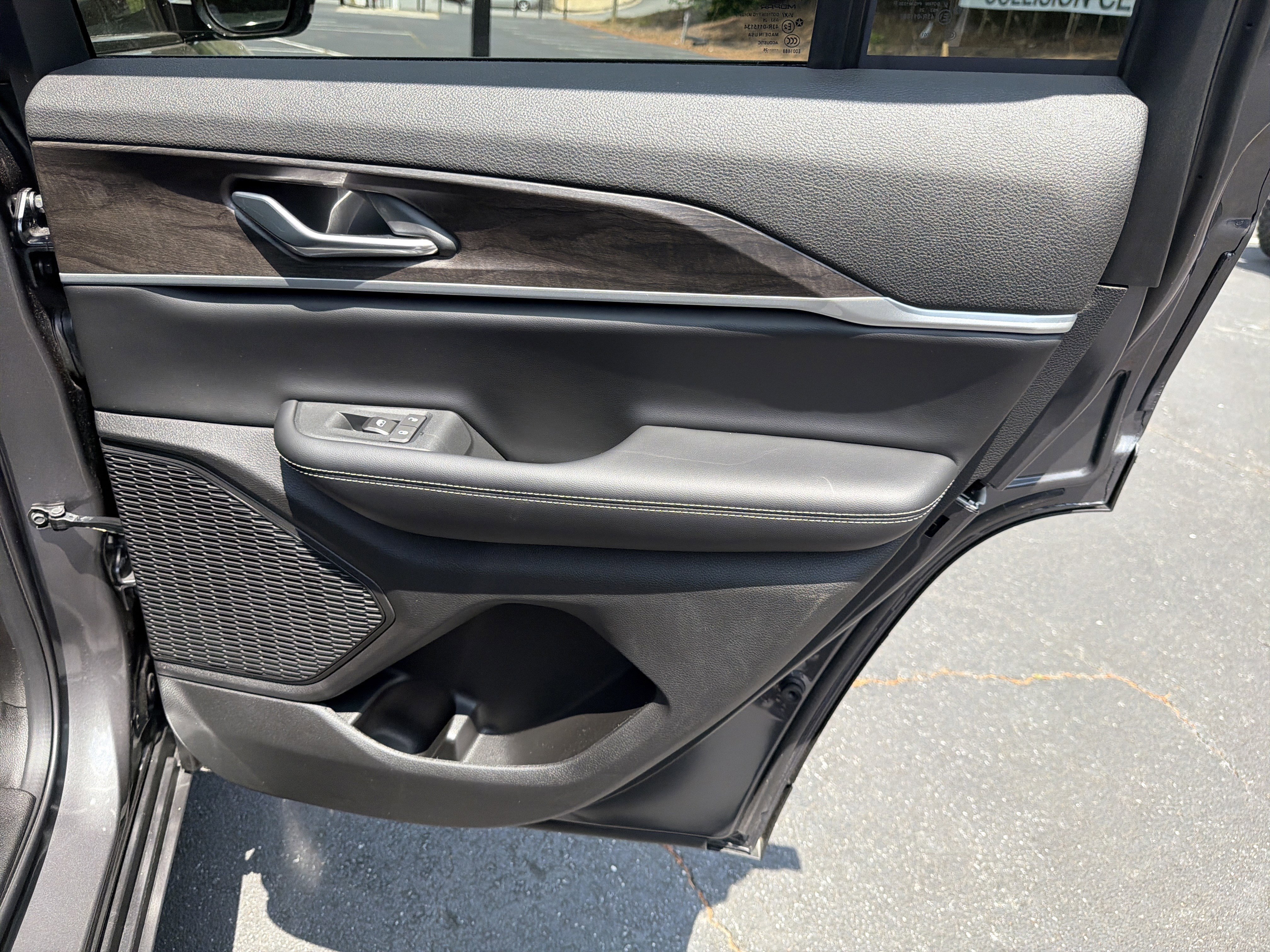 New 2026 Baltic Gray Metallic Clear-Coat Exterior Paint Jeep Altitude image 19