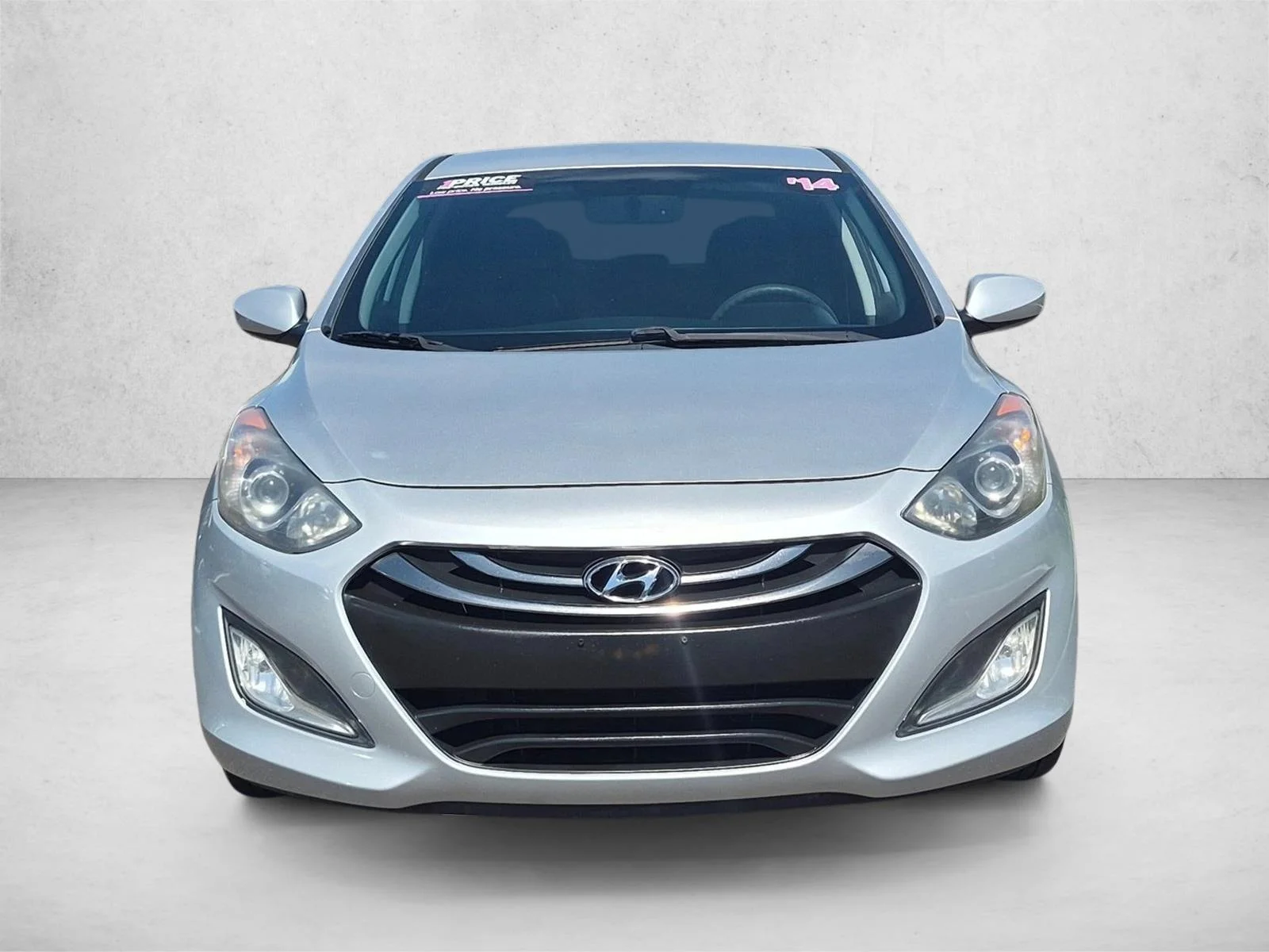 Used 2014 Shimmering Silver Hyundai  image 2
