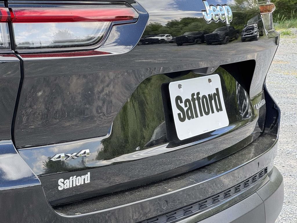 Used 2021 Black Jeep Laredo image 10