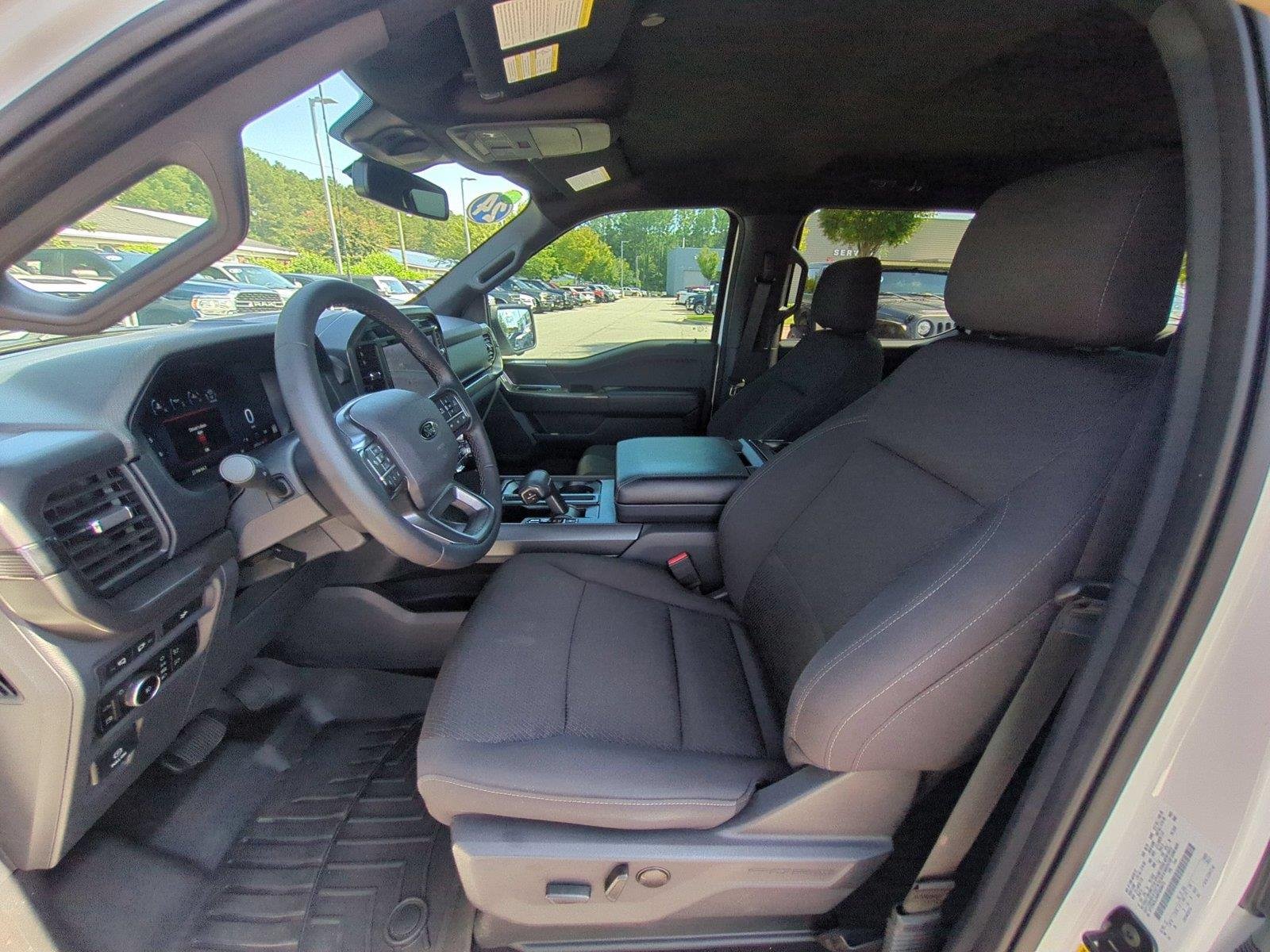 Used 2024 Oxford White Ford XLT image 17