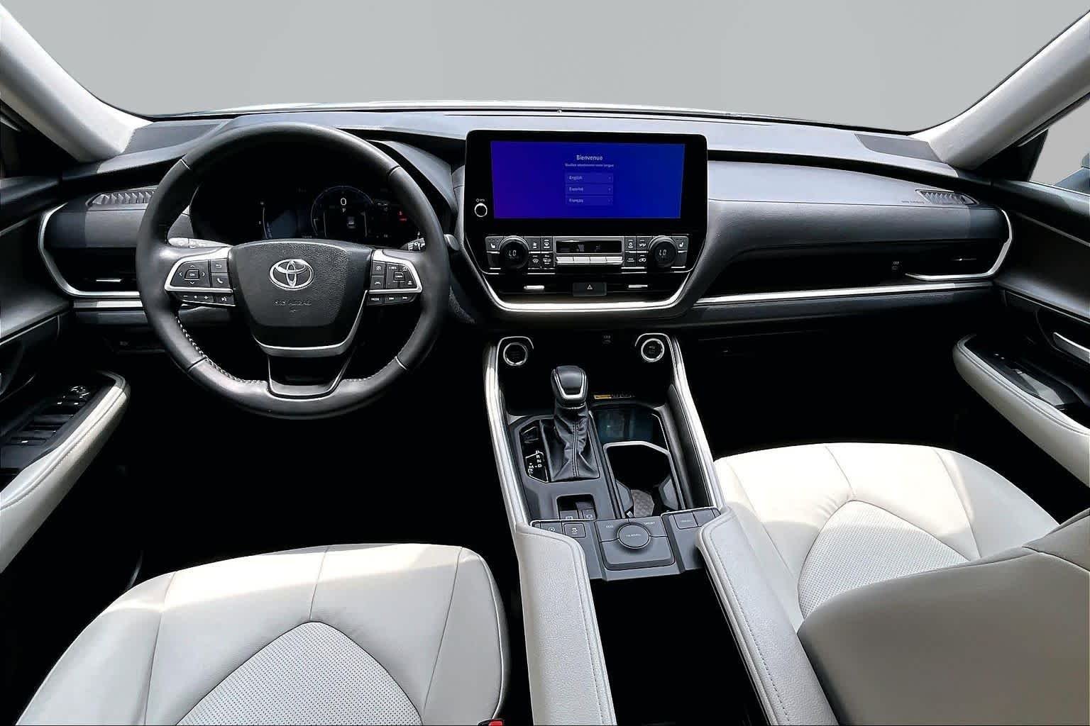 Used 2024 Wind Chill Pearl Toyota XLE image 16