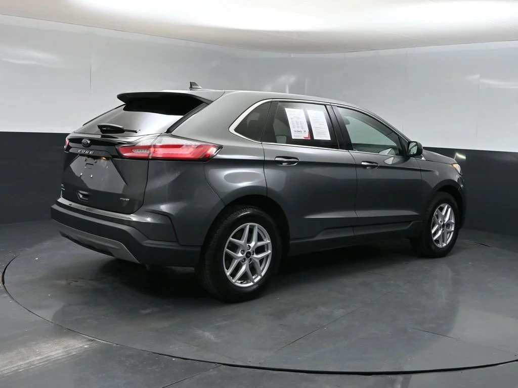 Used 2023 Gray Ford SEL image 3