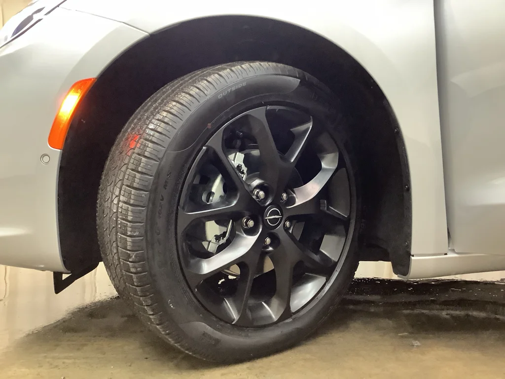 2026 Chrysler Pacifica Select - Photo 28