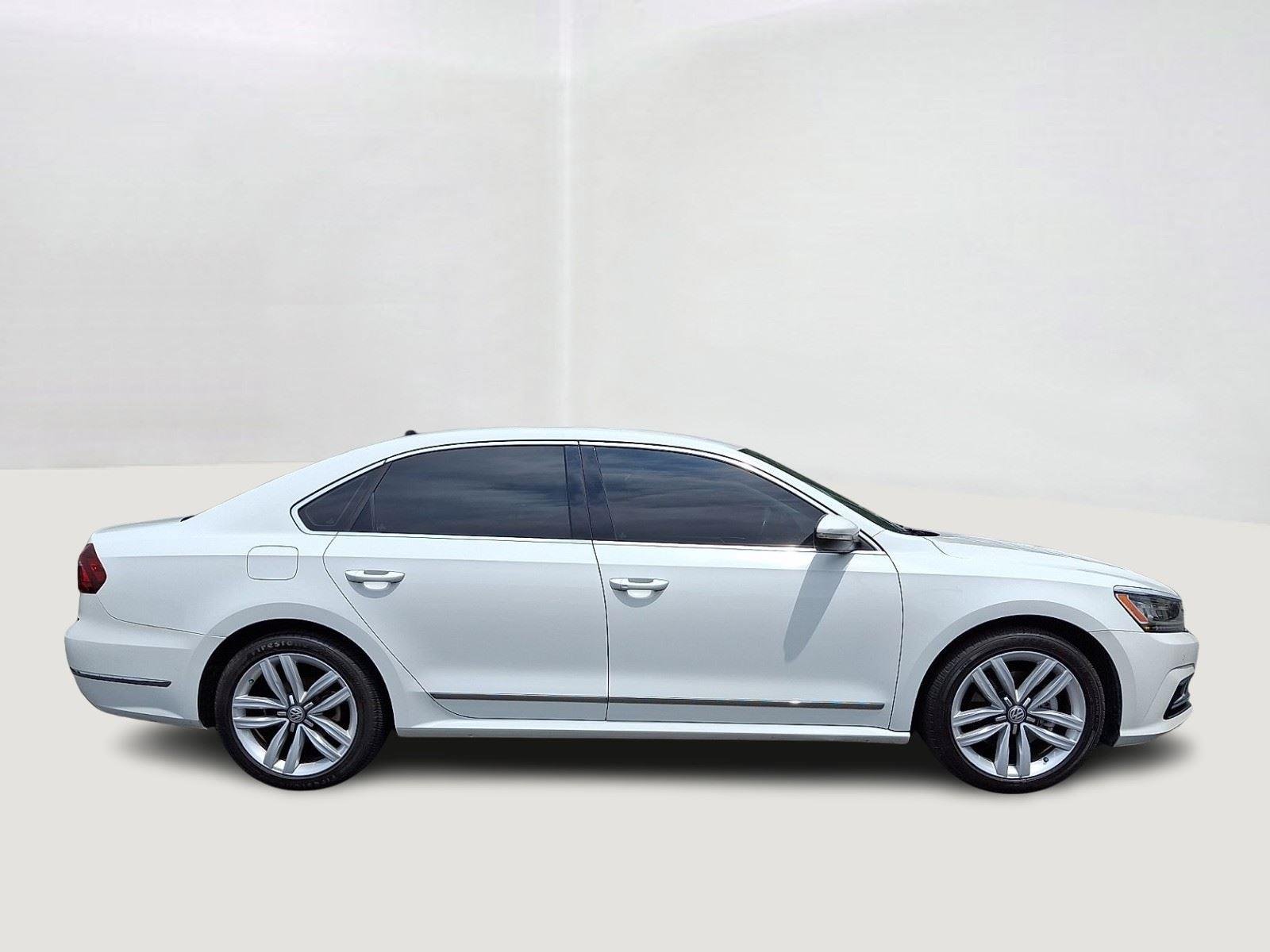 Used 2017 Pure White Volkswagen 1.8T SE w/Technology image 7
