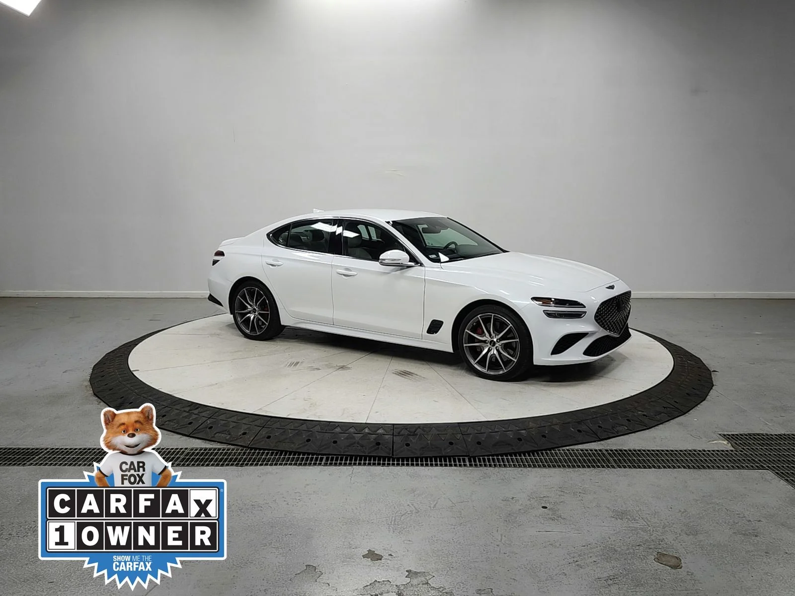 2025 Genesis G70 2.5T Standard's photo