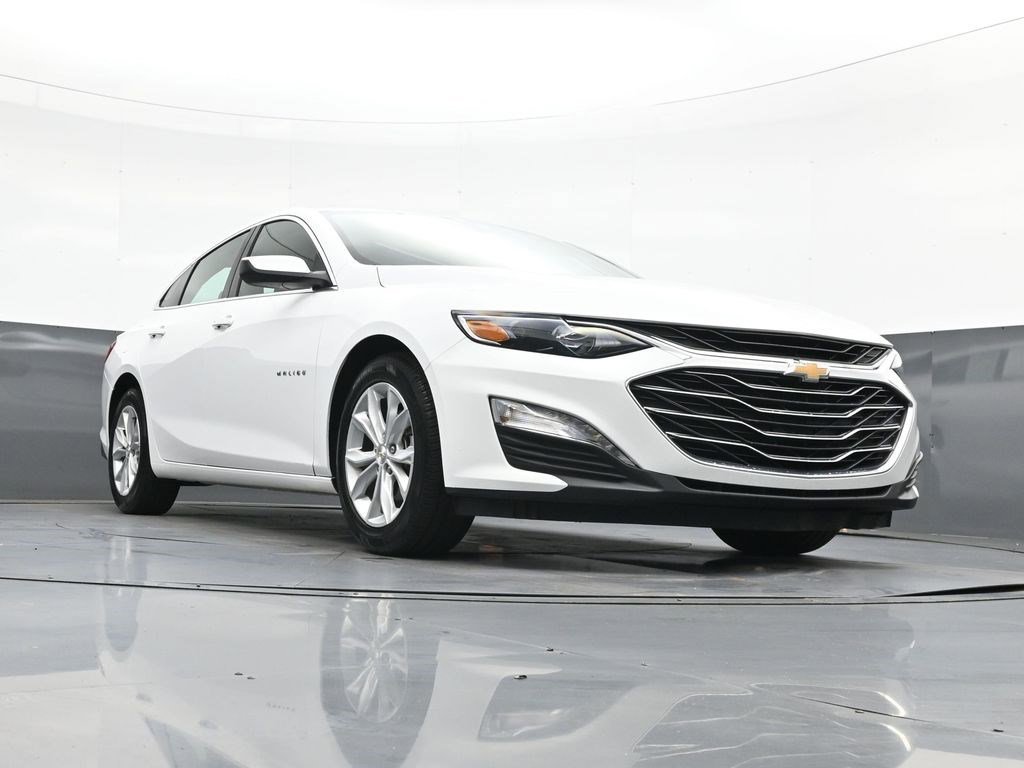 Used 2024 Summit White Chevrolet LT image 35