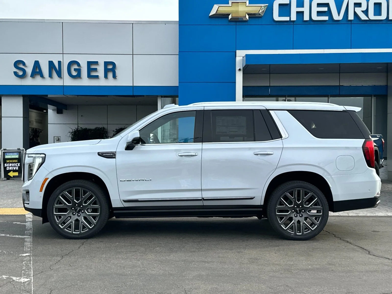 New 2027 Glacier White Tricoat GMC Denali Ultimate image 7