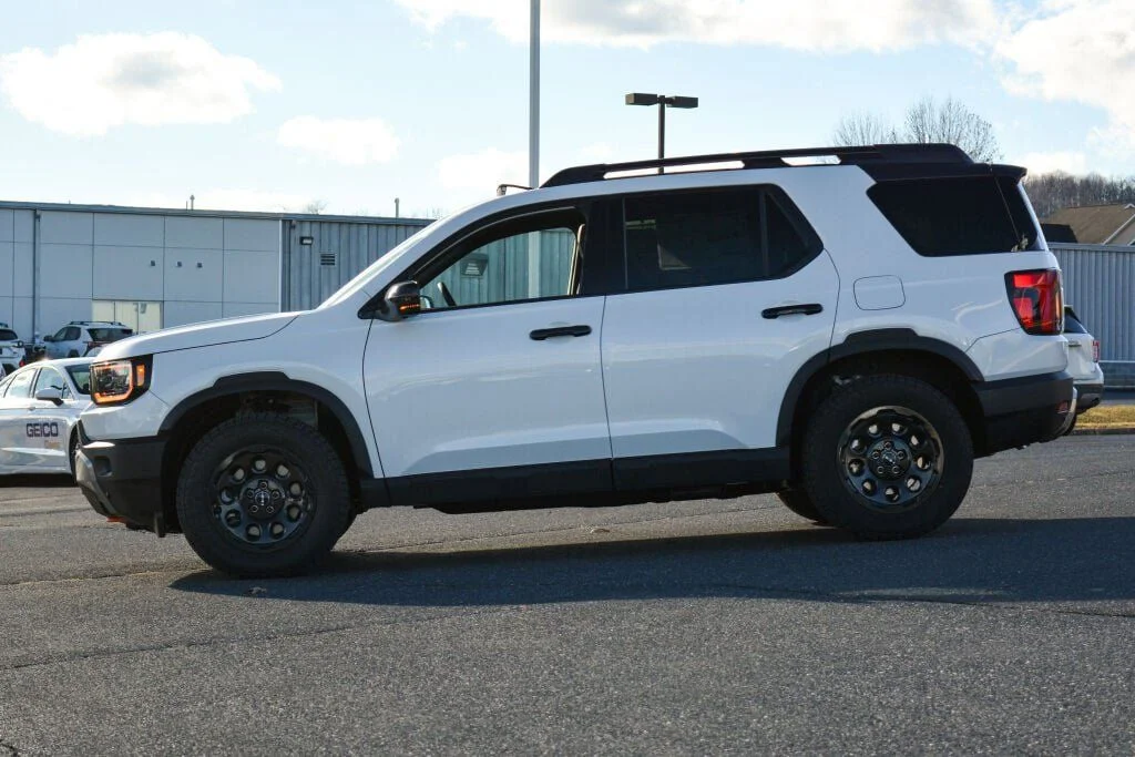 New 2026 Platinum White Pearl Honda TrailSport Blackout Elite image 3