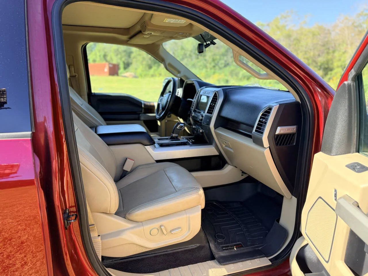Used 2016 Red Ford Lariat 4x4 4dr SuperCrew 5.5 ft. SB image 30