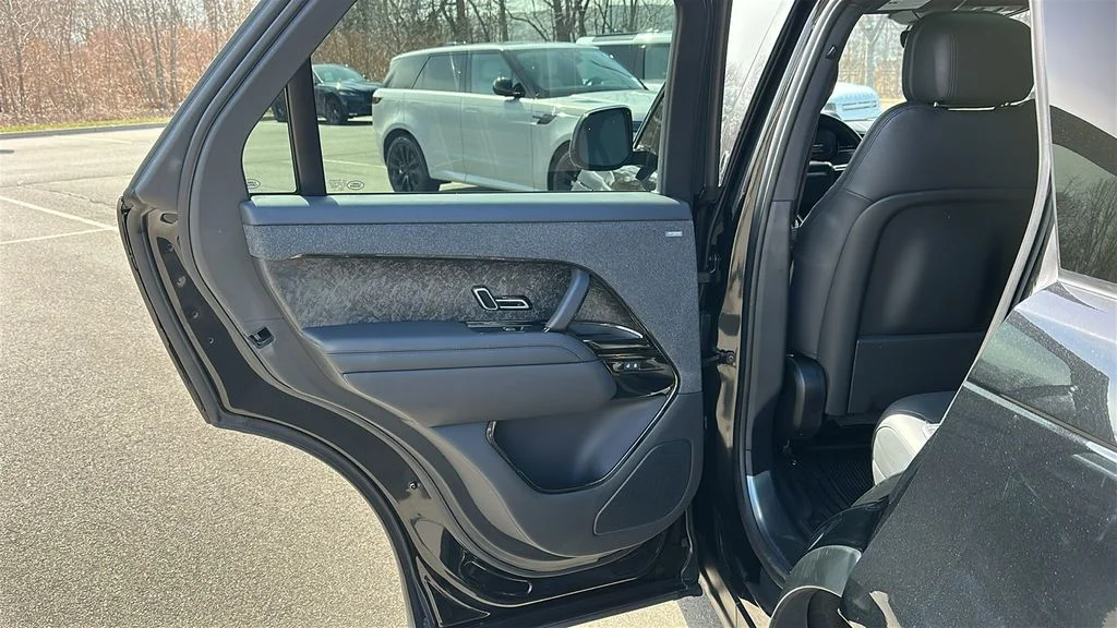 Used 2023 Black Land Rover SE image 20