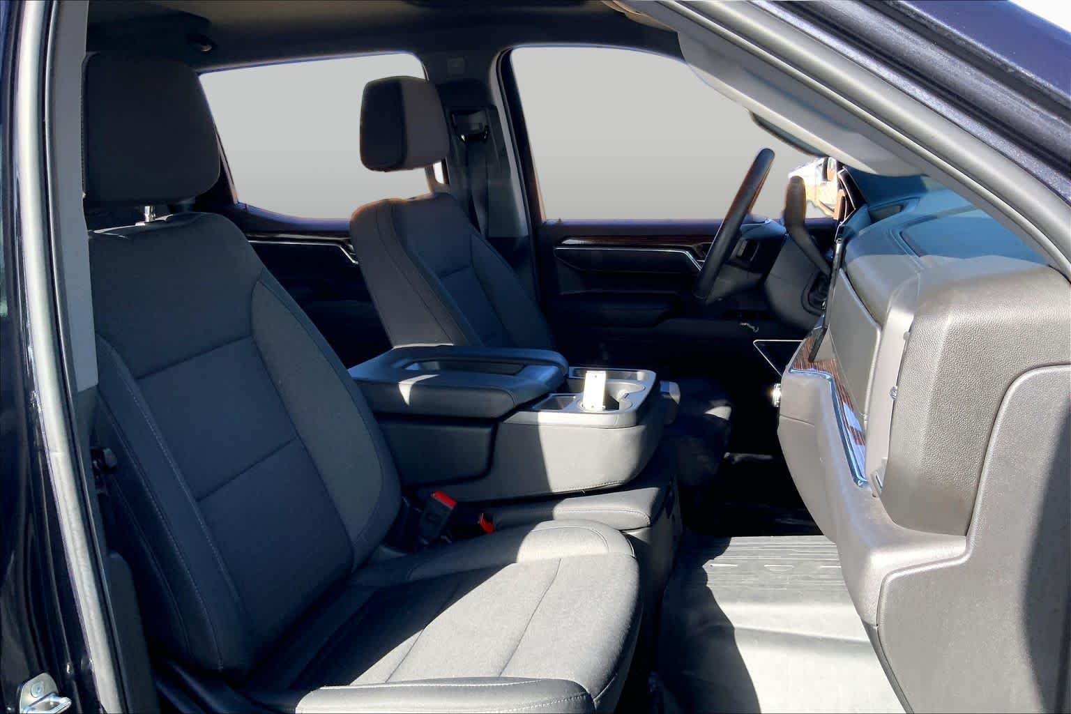 Used 2024 Titanium Rush Metallic GMC Elevation image 8