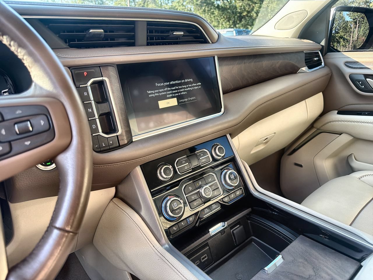 Used 2023 WHITE FROST TRICOAT GMC Denali image 11
