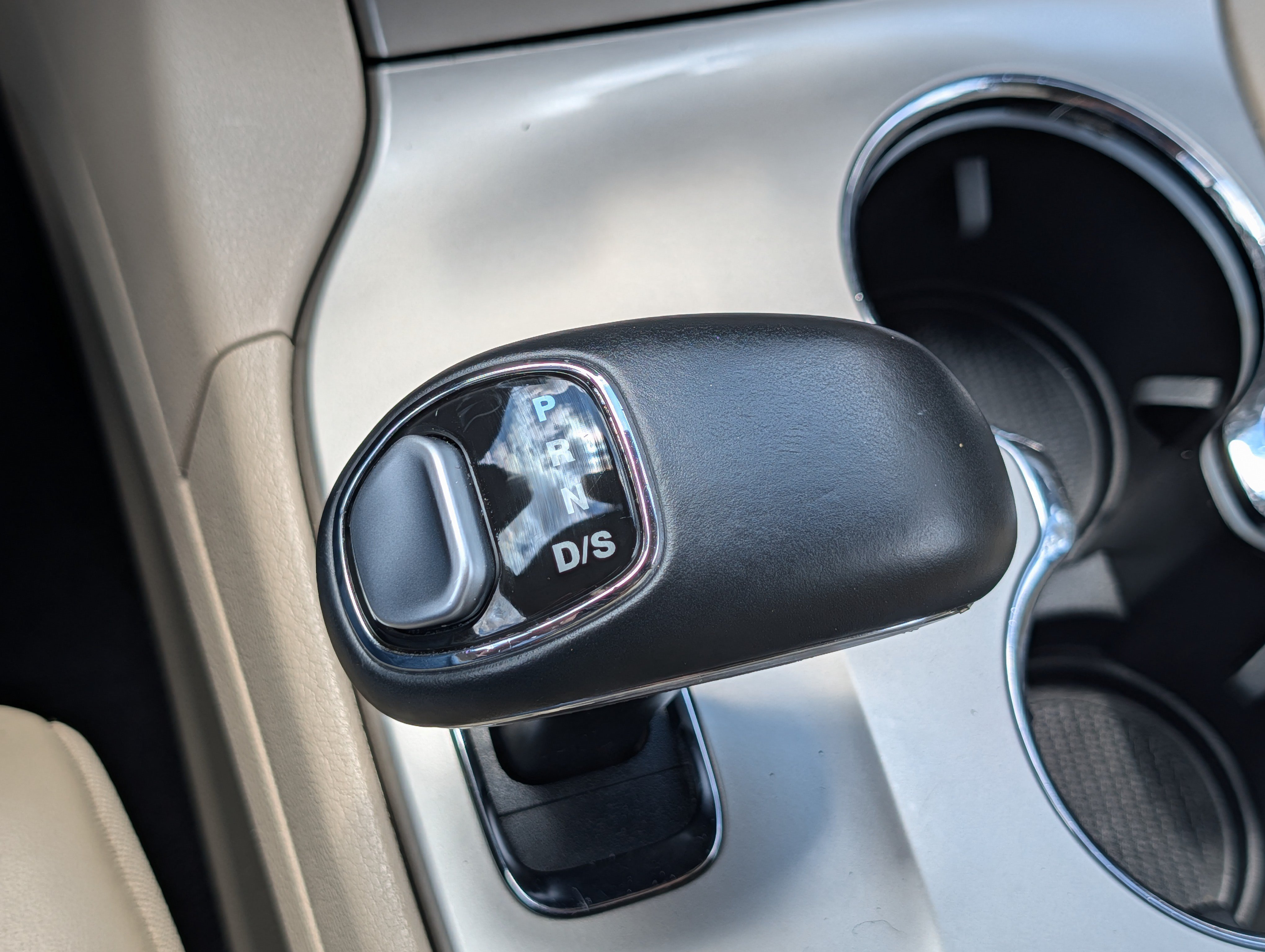 Used 2015 Brilliant Black Crystal Pearlcoat Jeep Limited image 24