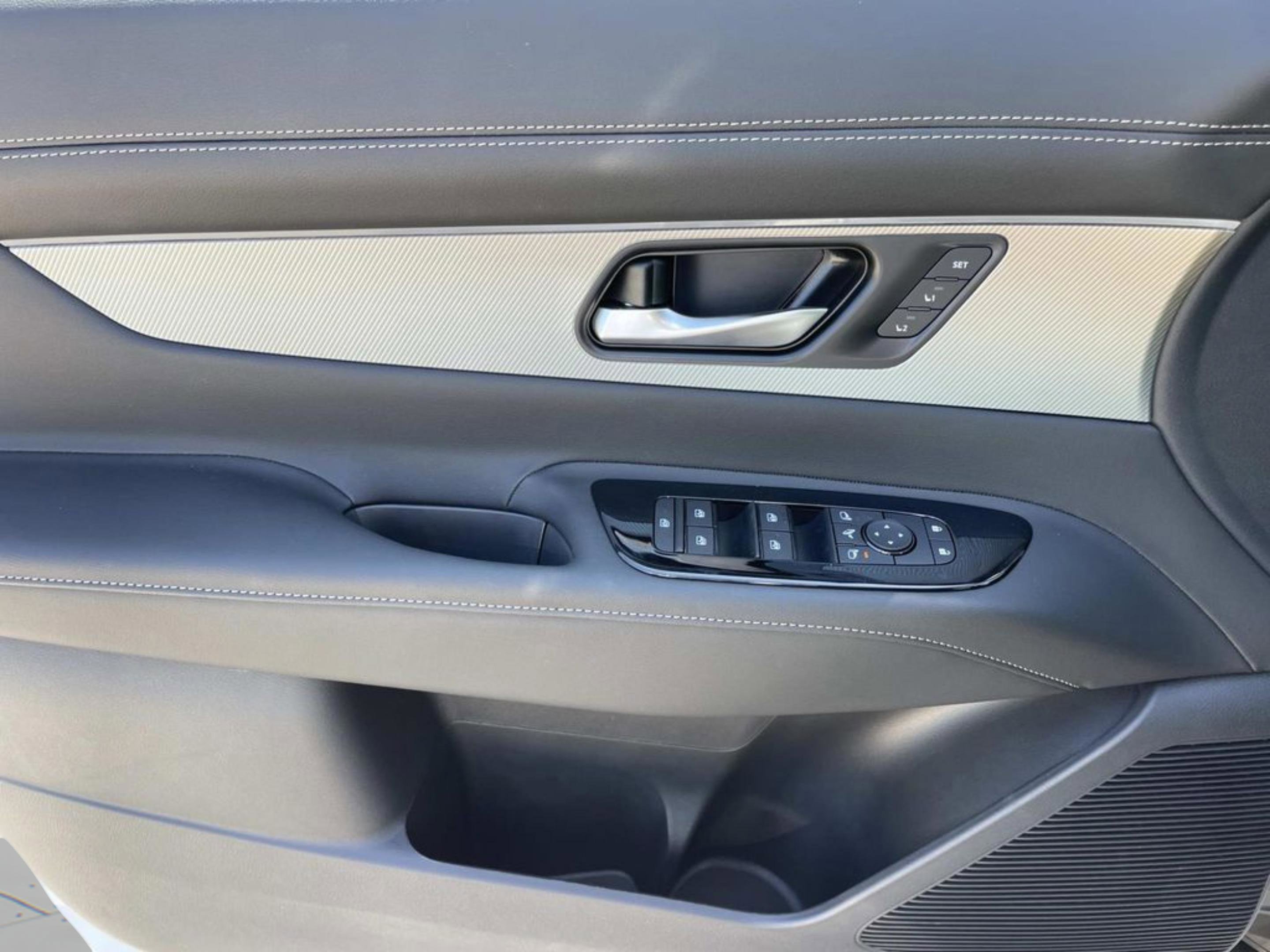New 2026 Everest White Pearl TriCoat / Super Black Two-tone Nissan Platinum image 23