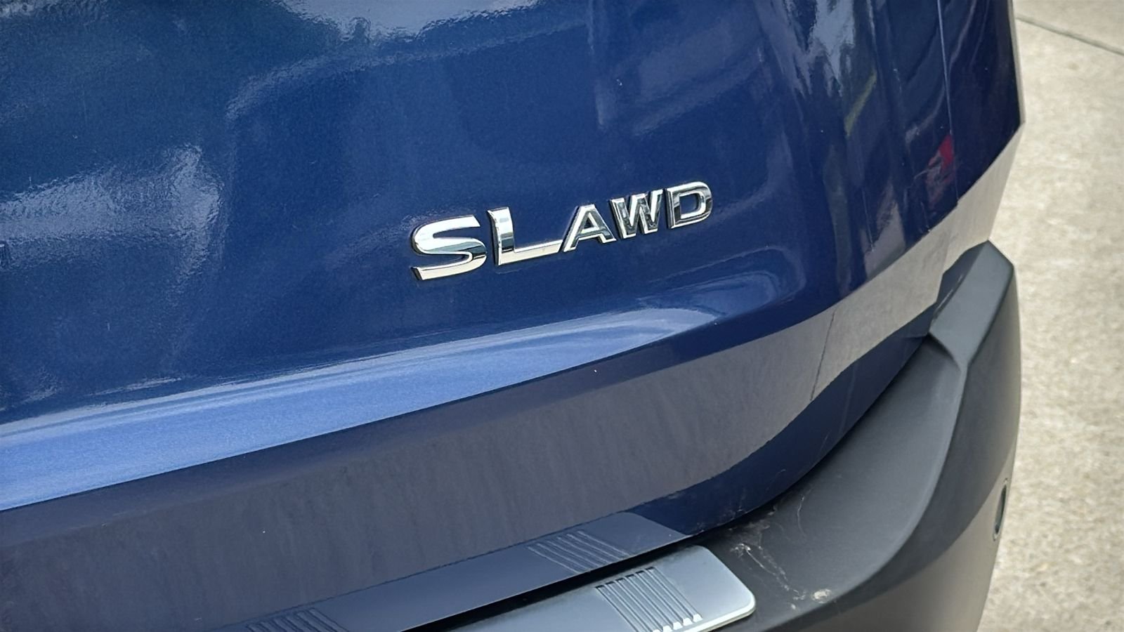 Used 2021 Blue Nissan SL image 10