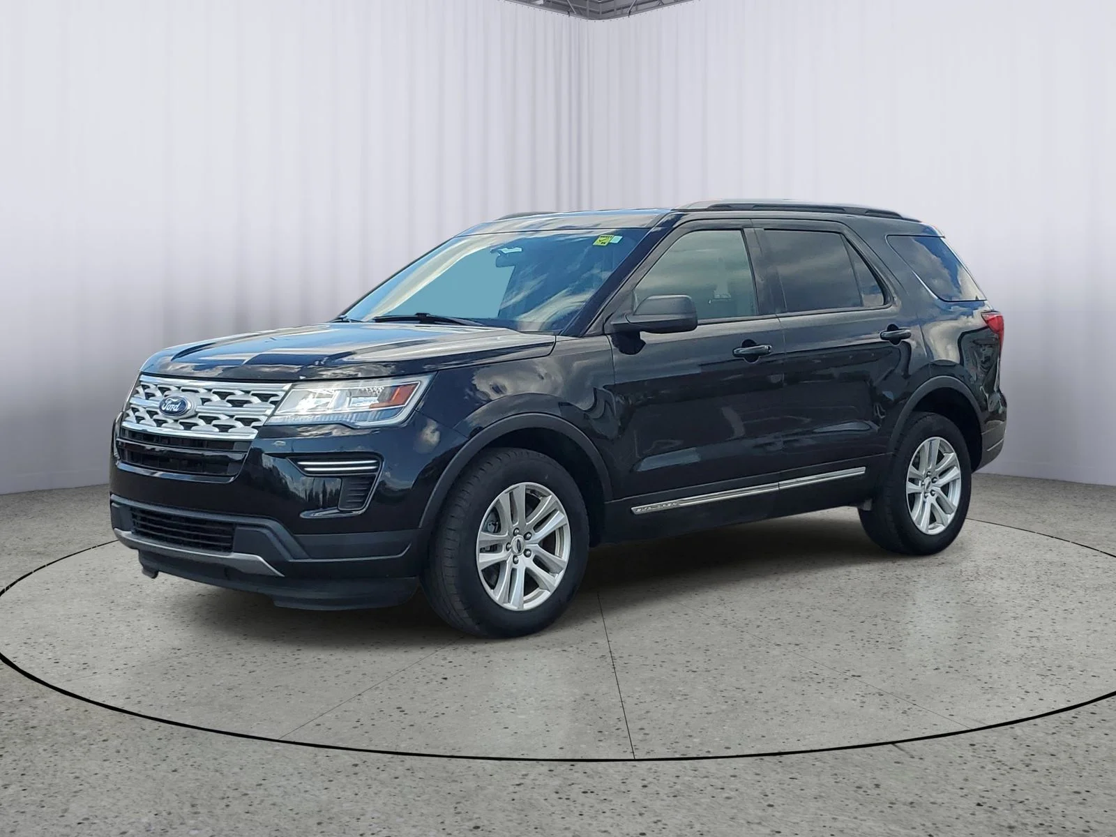 Used 2019 Black Ford XLT image 2