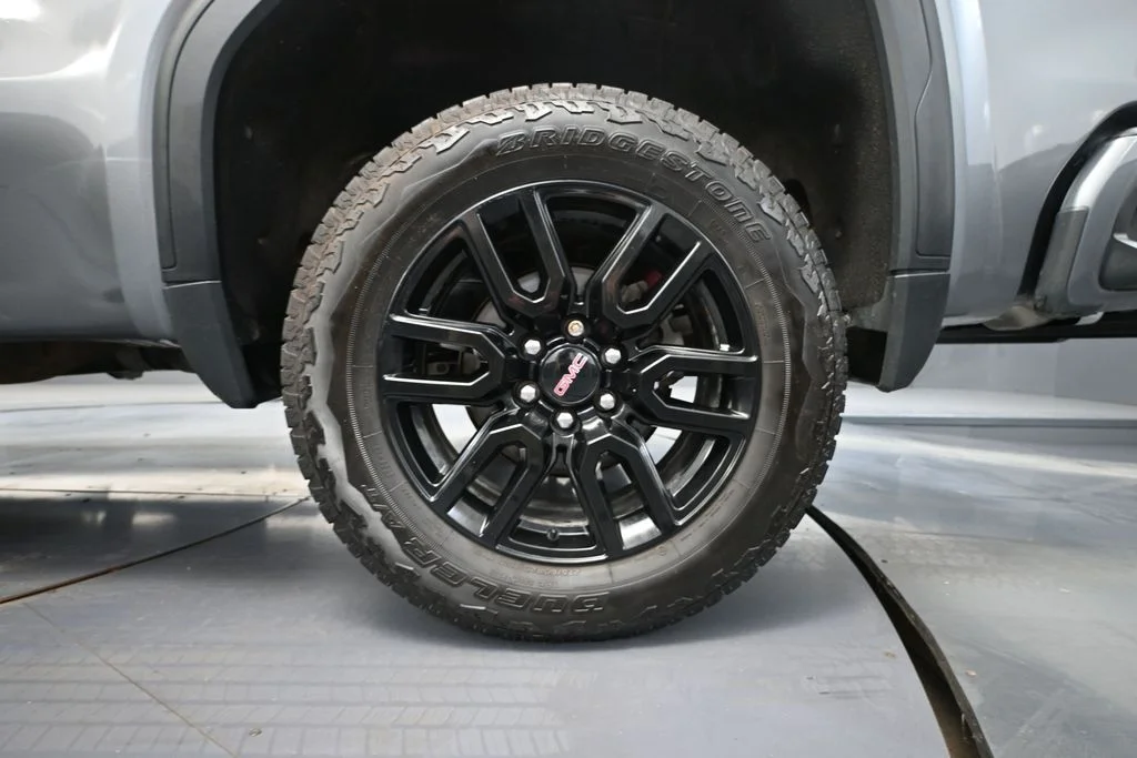 Used 2021 Silver GMC Elevation image 16