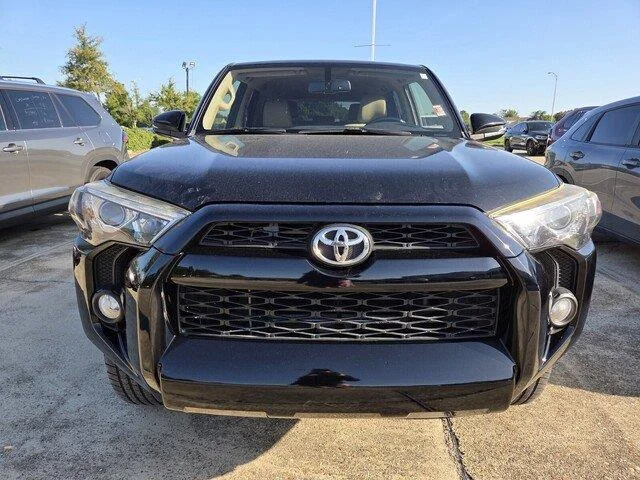 Used 2019 Midnight Black Metallic Toyota SR5 Premium image 2