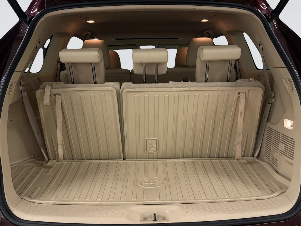 Used 2019 Red Toyota XLE image 30