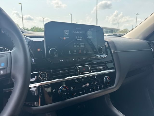 Used 2023 Silver Nissan SL image 19