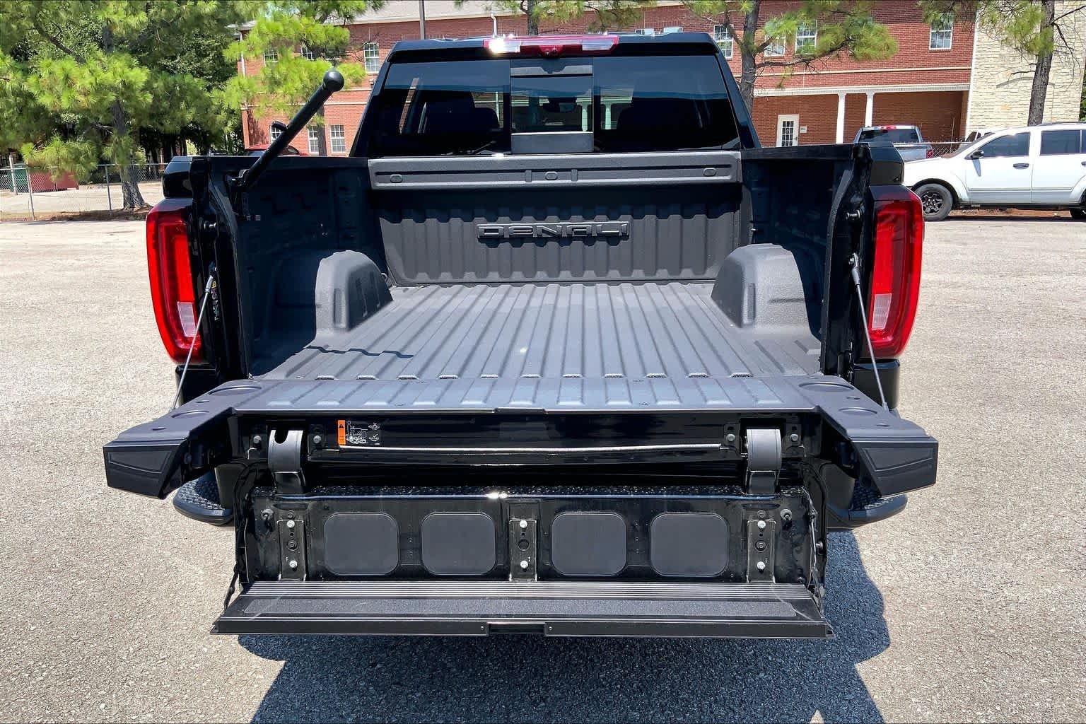 Used 2024 Onyx Black GMC Denali image 36