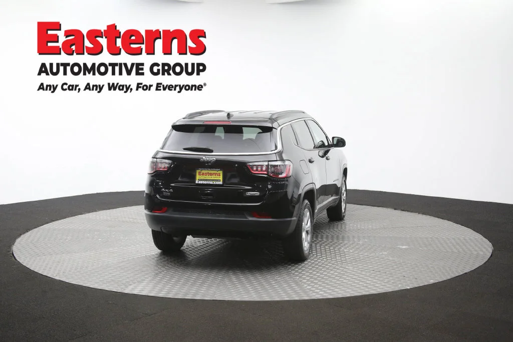Used 2024 Black Jeep Latitude image 38