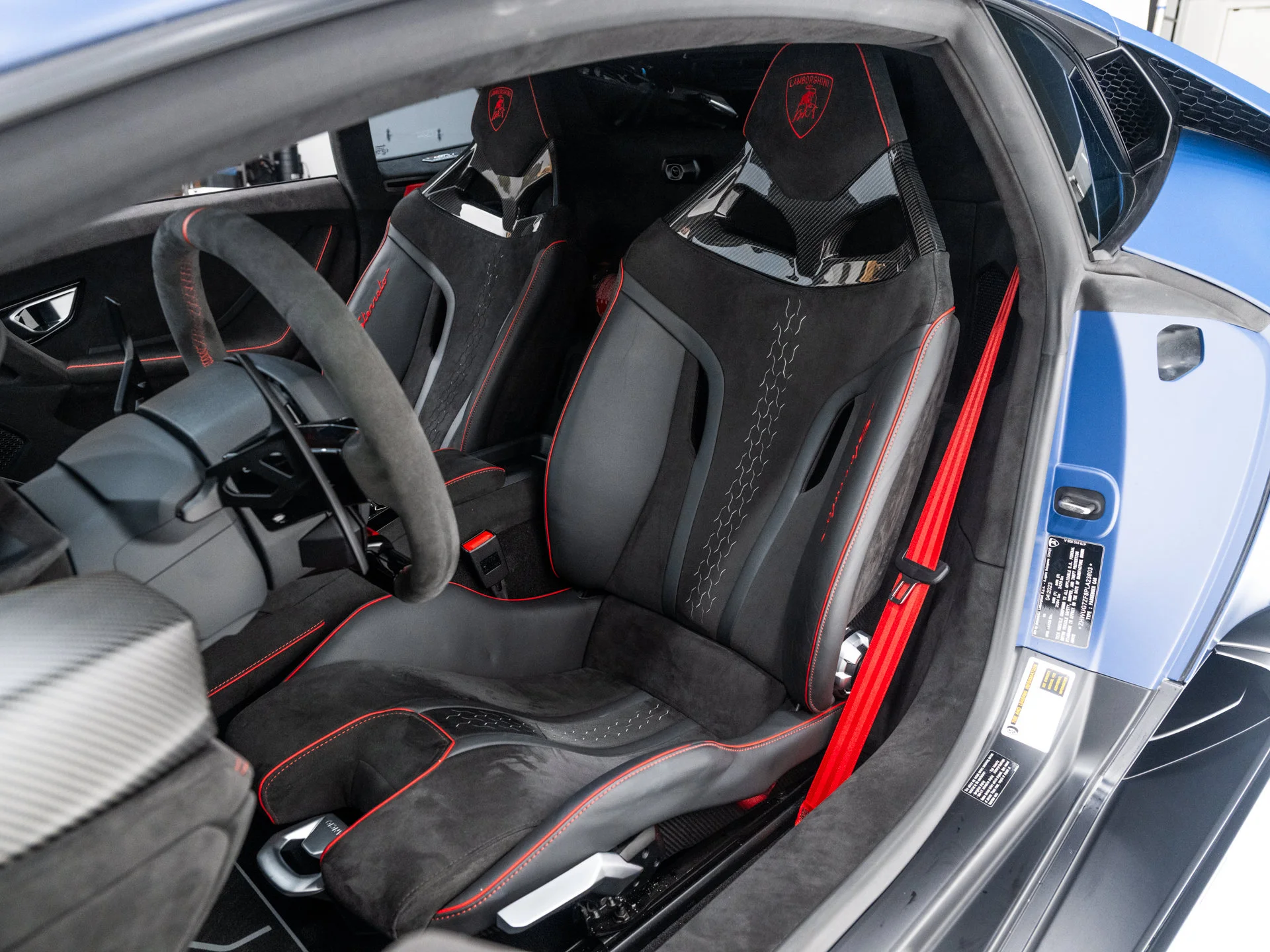Used 2023 Blu Grifo Matte Lamborghini  image 32