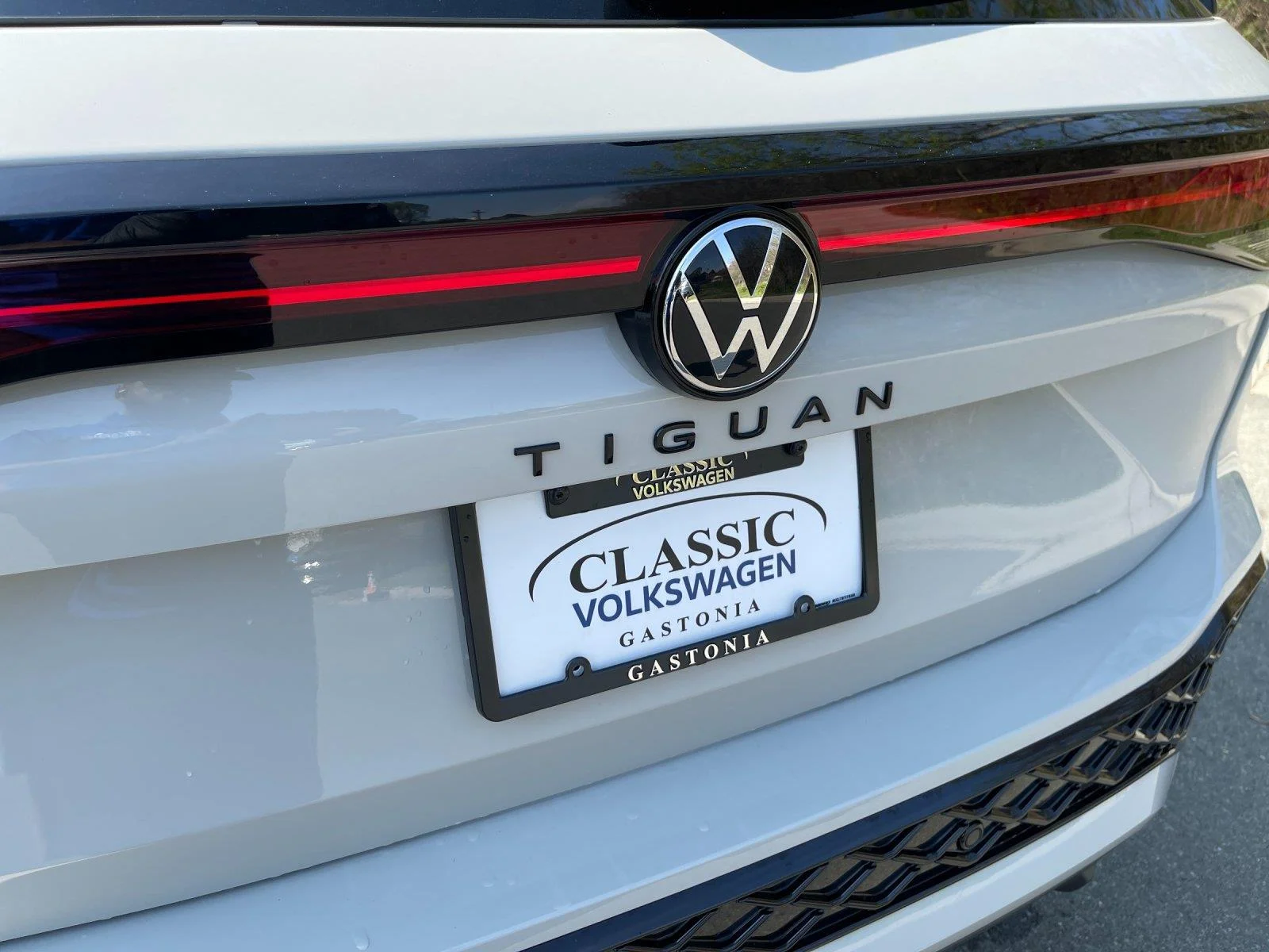 New 2026 Sandstone Volkswagen SE R-Line Black image 11