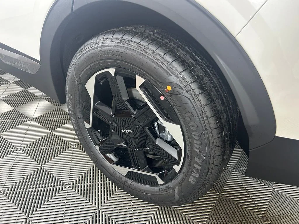 New 2027 Snow White Pearl Kia S image 20