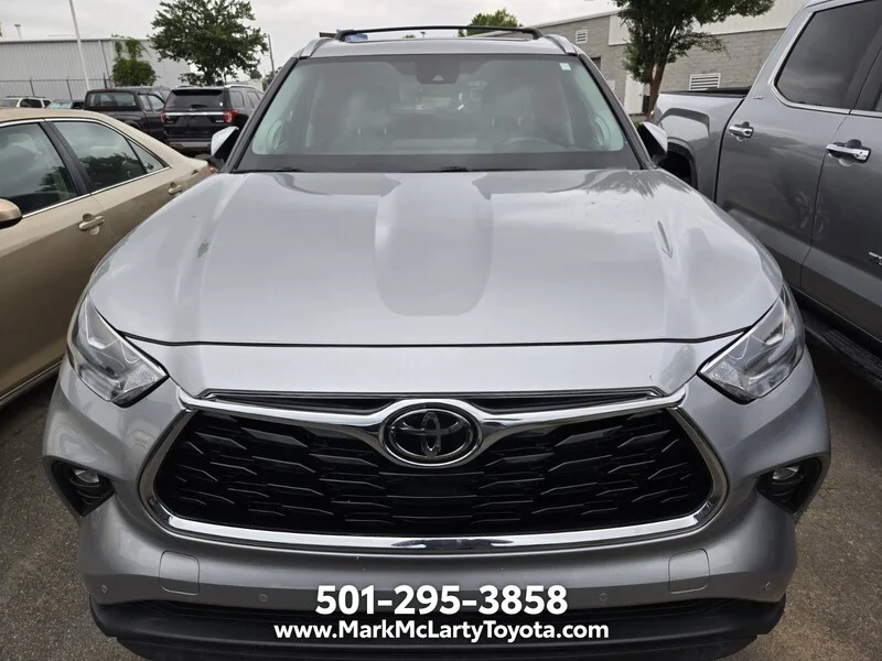 Used 2023 Celestial Silver Metallic TOYOTA LIMITED image 12