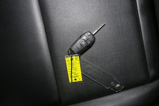 Used 2025  Ford Base image 34