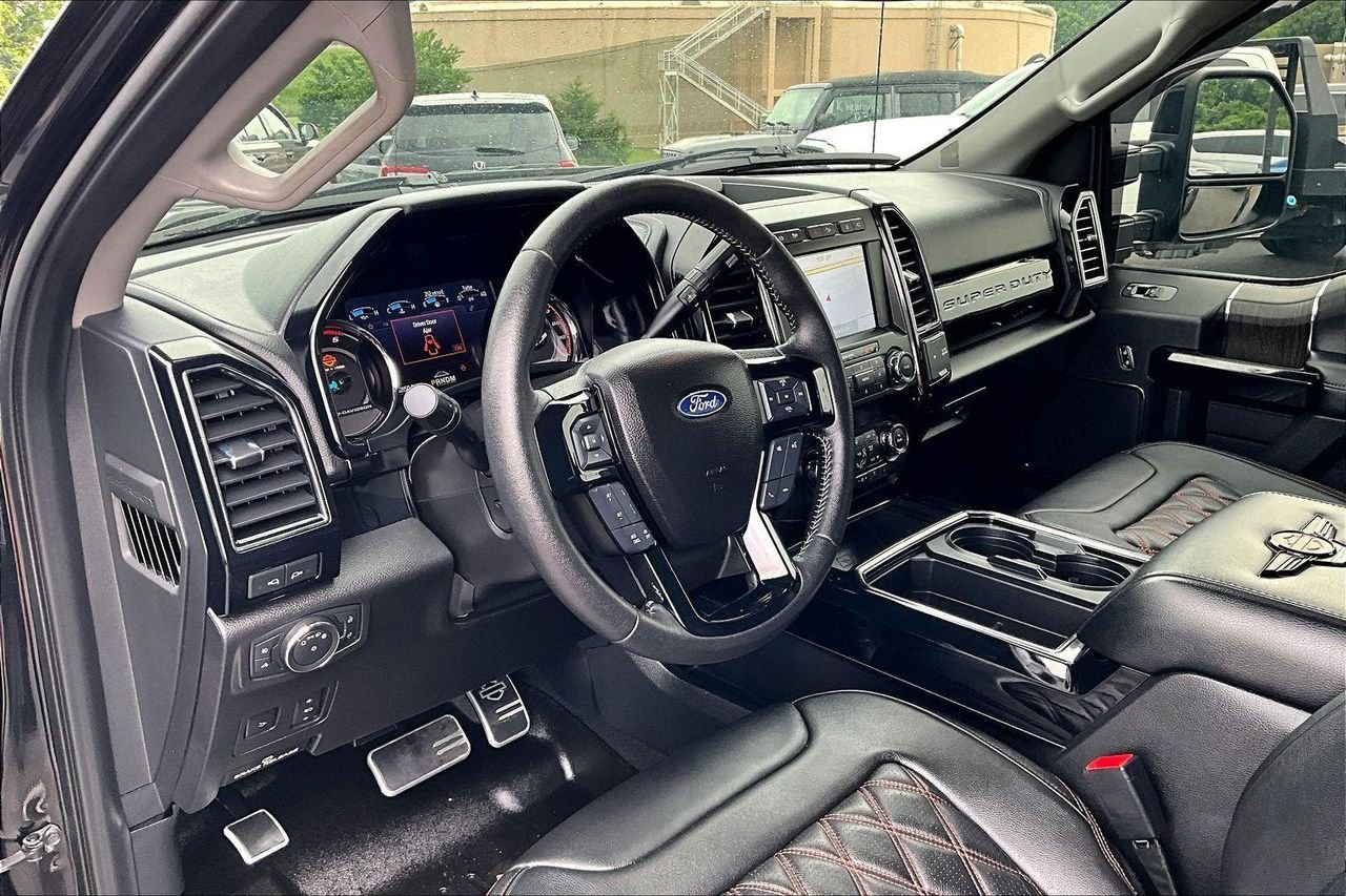 Used 2021 AGATE BLACK Ford LARIAT image 19