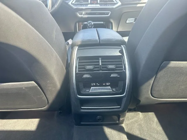 Used 2019 Gray BMW xDrive40i image 24