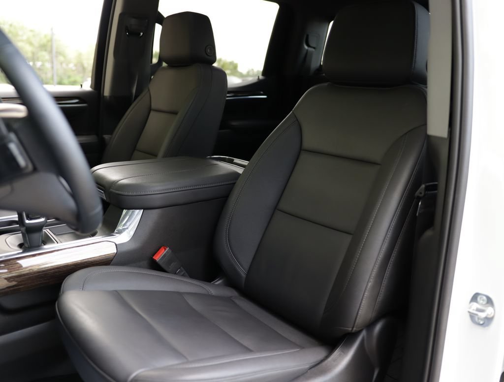 Used 2025 Summit White GMC Elevation image 22