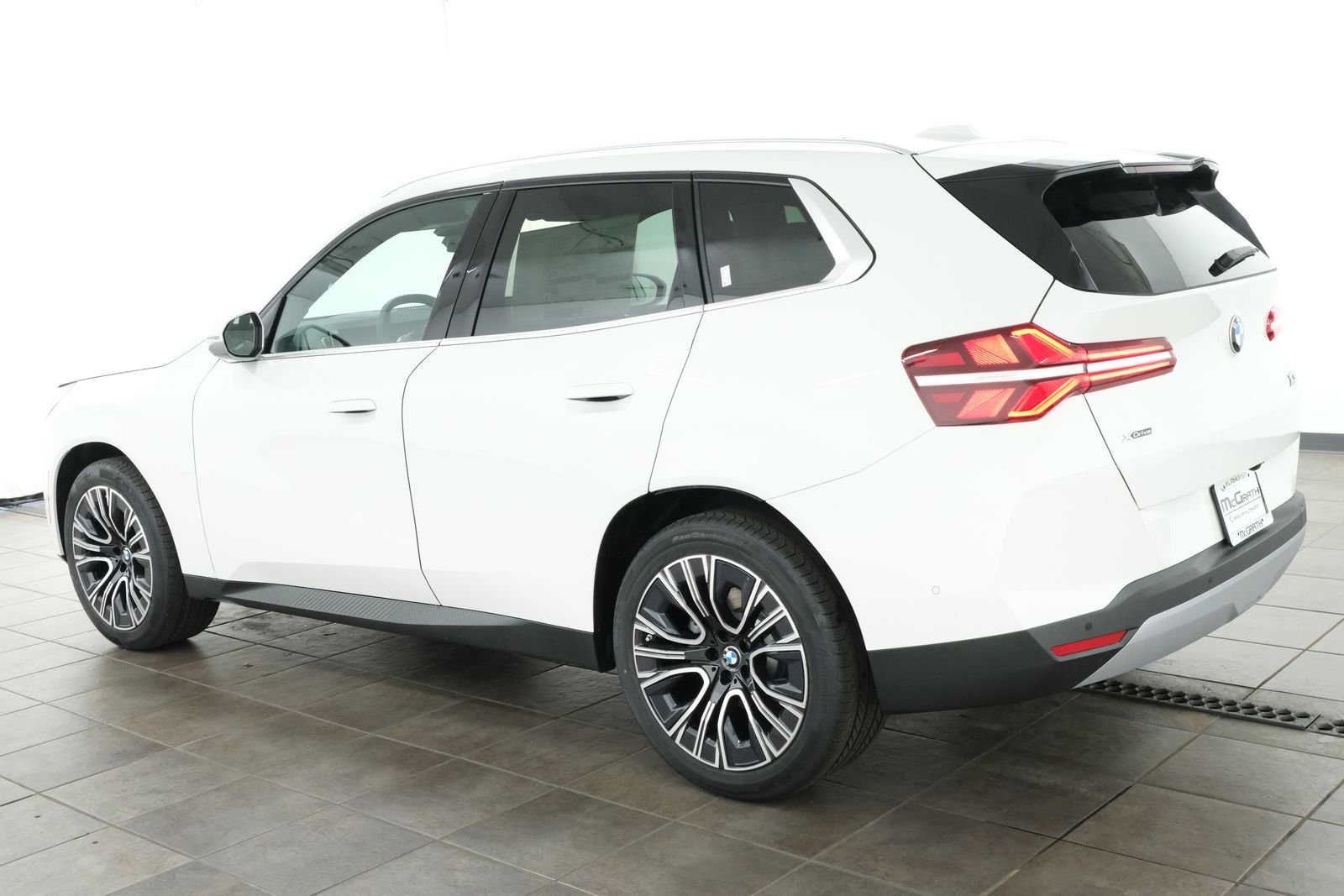 New 2026 Alpine White BMW 30 xDrive image 3