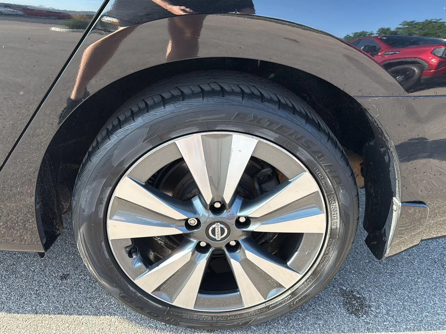 Used 2018 Super Black Nissan SL image 16