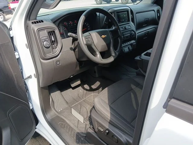 Used 2025 White Chevrolet Custom image 47