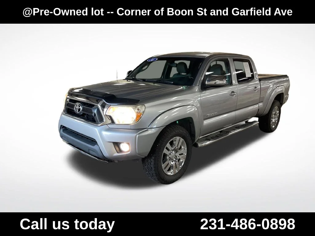 Used 2014  Toyota Base image 1