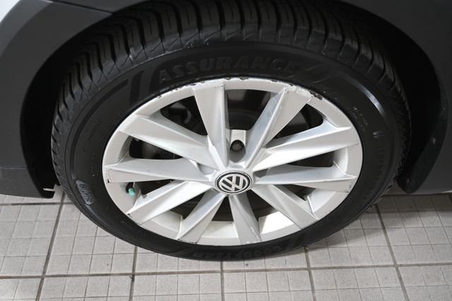 Used 2017 Silver Volkswagen TSI S image 17
