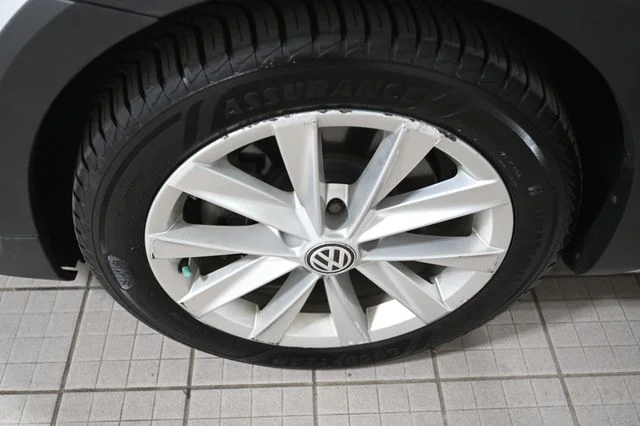 Used 2017 Silver Volkswagen TSI S image 17