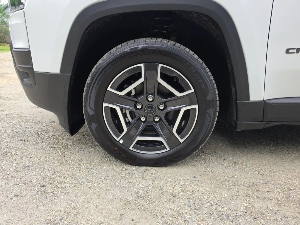 New 2026 Bright White Clear-Coat Exterior Paint Jeep Laredo image 28