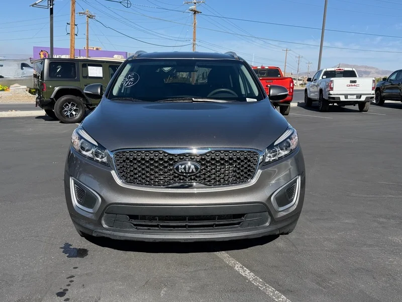 Used 2018 Titanium Silver Kia LX V6 image 8