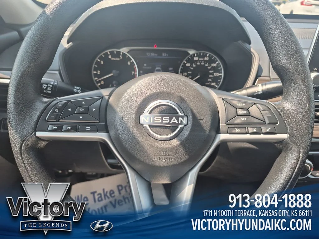 Used 2025 White Nissan 2.5 SV image 14